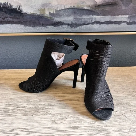 Vince Camuto Kayjay Black Leather Open-Toe Heels - Picture 1 of 9